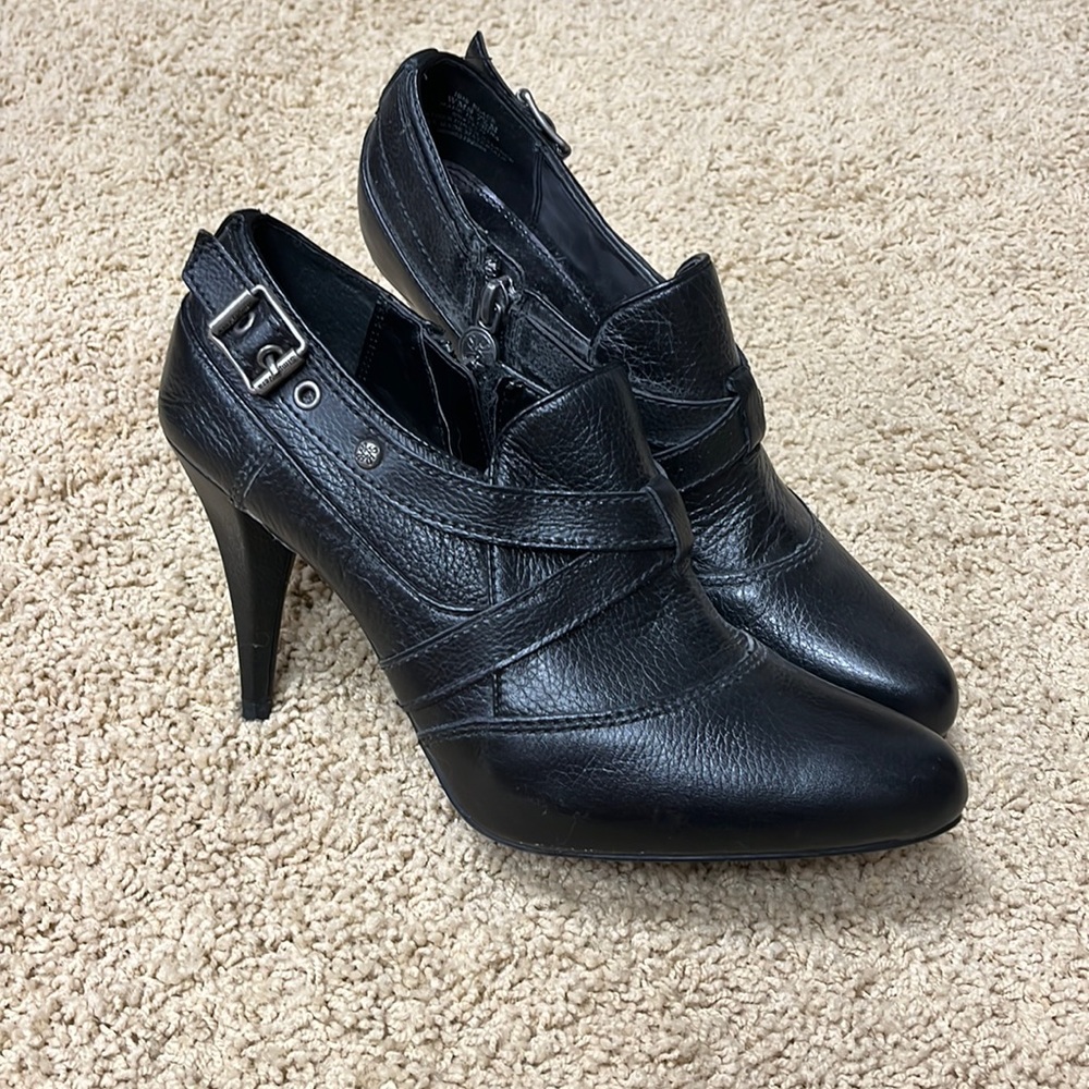 Simply Vera Vera Wang black booties size 7.5